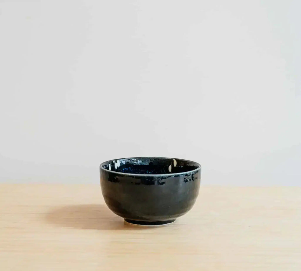 Matcha bowl - Flowers - Dark blue– Hug the Tea