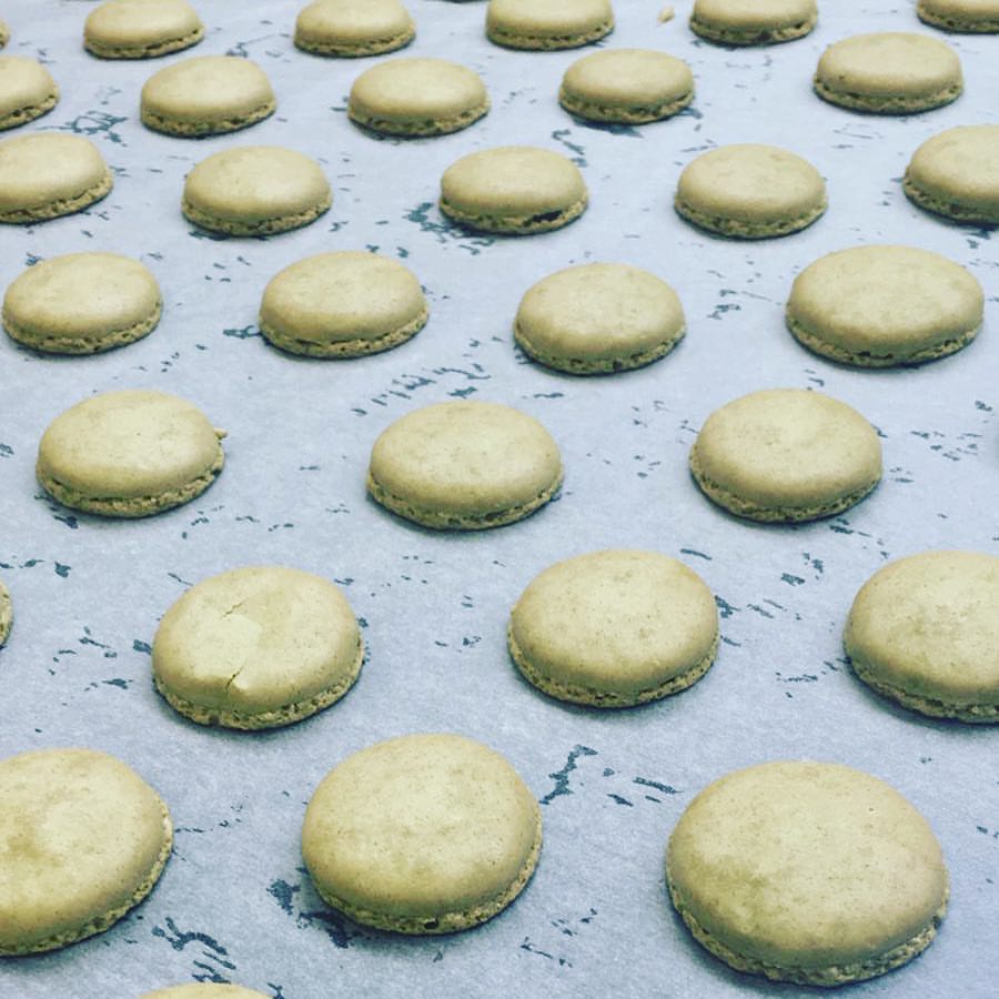 matcha-macaron-making