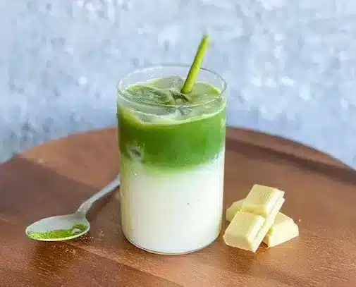 Iced matcha white chocolate recept hug the tea