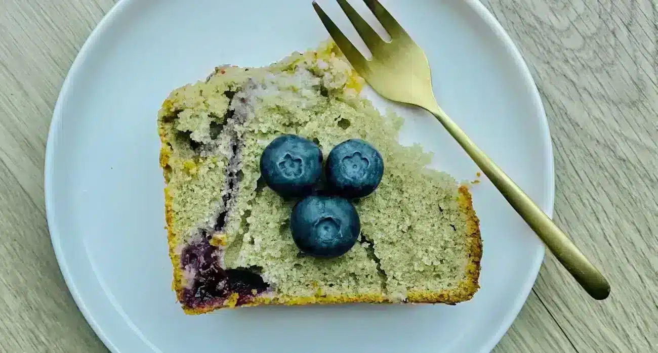 Matcha yoghurt cake