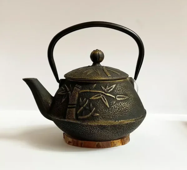 Cast iron teapot bamboo black D8N
