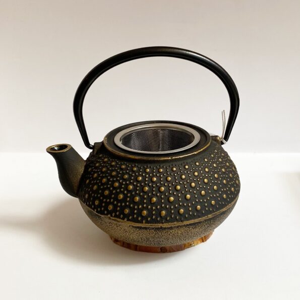 Cast iron teapot dots TF10 2