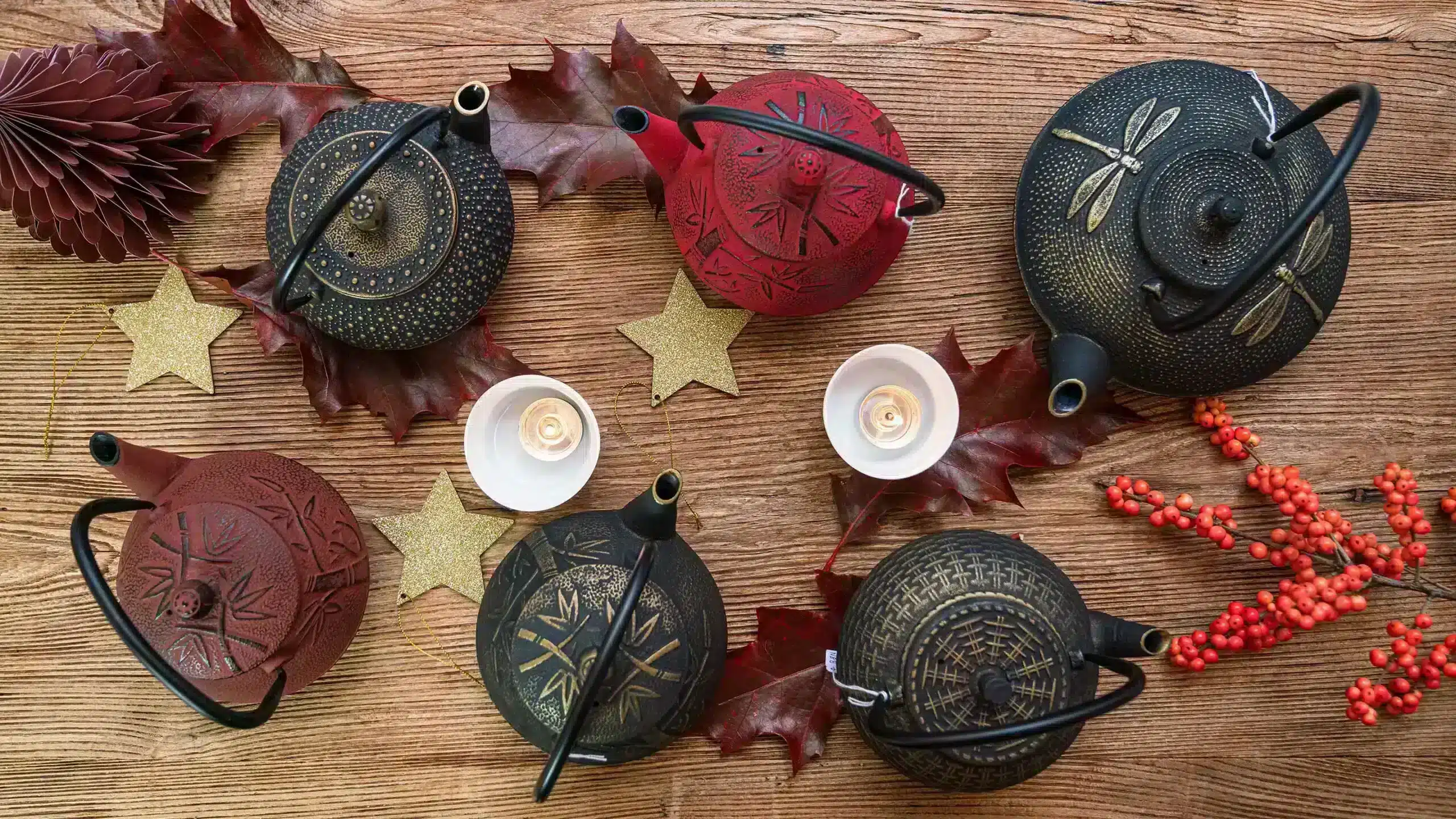 Christmas tea pots
