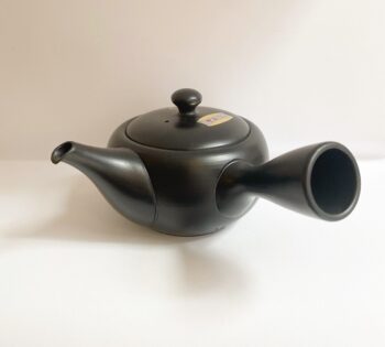 kyusu black hug the tea