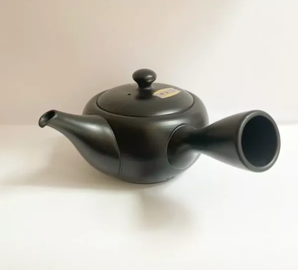 kyusu black hug the tea
