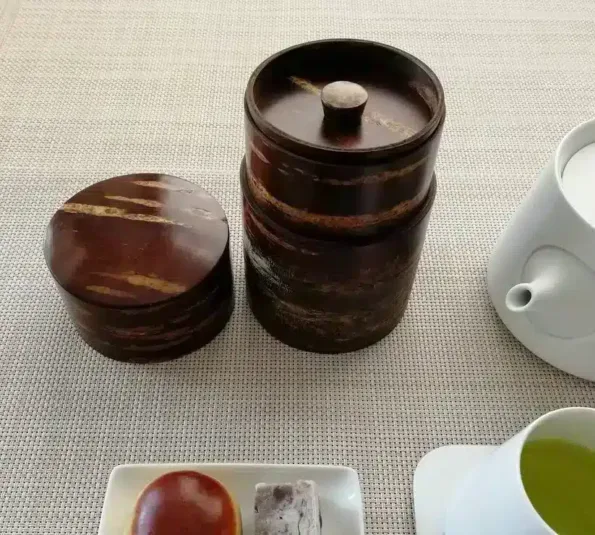tea caddy M