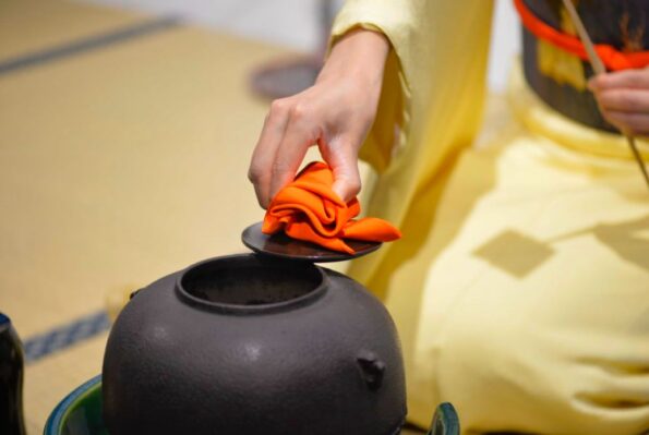 JAPANESE TEA CEREMONY - with 8 tea masters from Japan (18-03 2-4 P.M.)